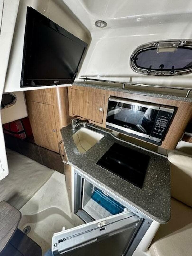 2016 Boston Whaler 285 Conquest — photo 17