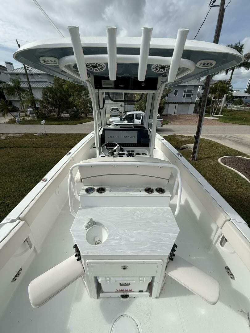 2025 Sea Hunt Escape 28 Center Console — photo 3