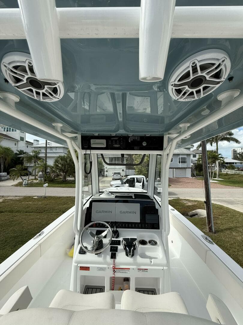 2025 Sea Hunt Escape 28 Center Console — photo 6
