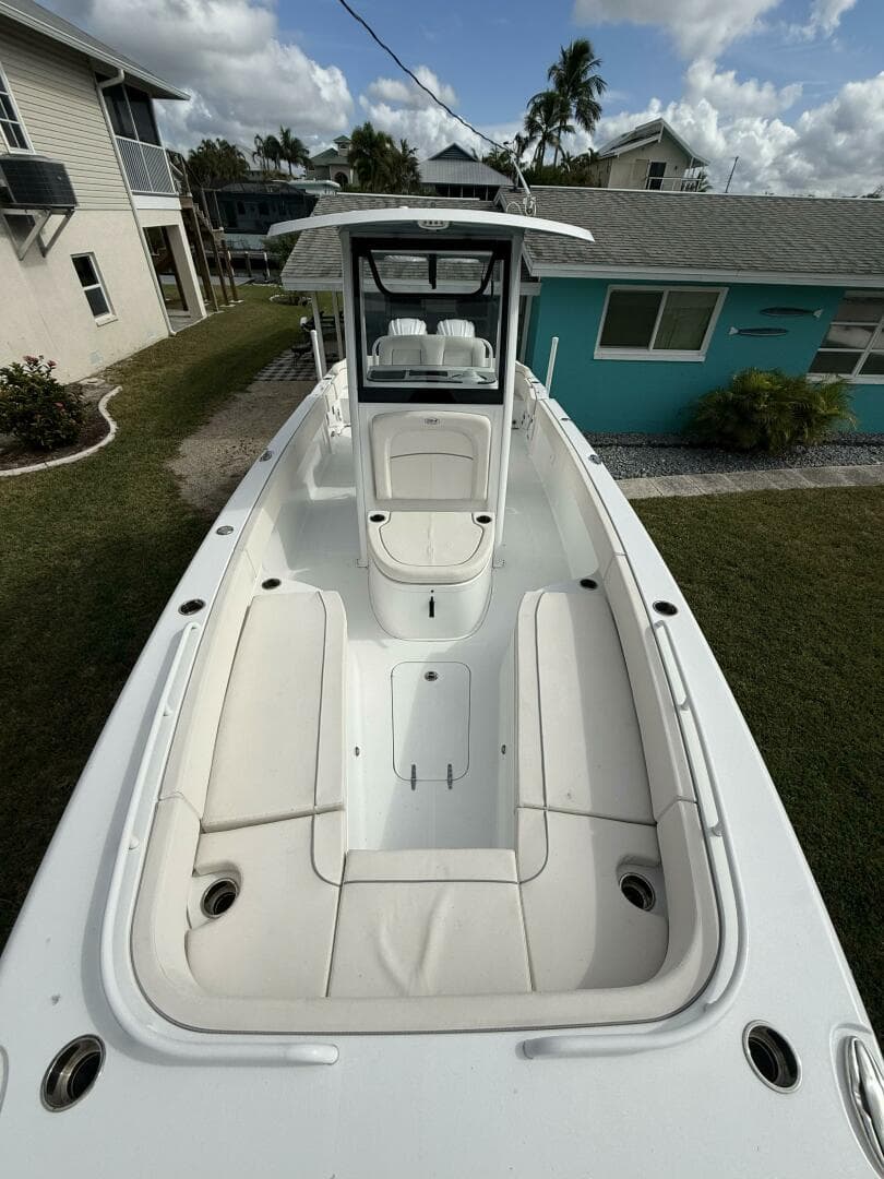 2025 Sea Hunt Escape 28 Center Console — photo 5