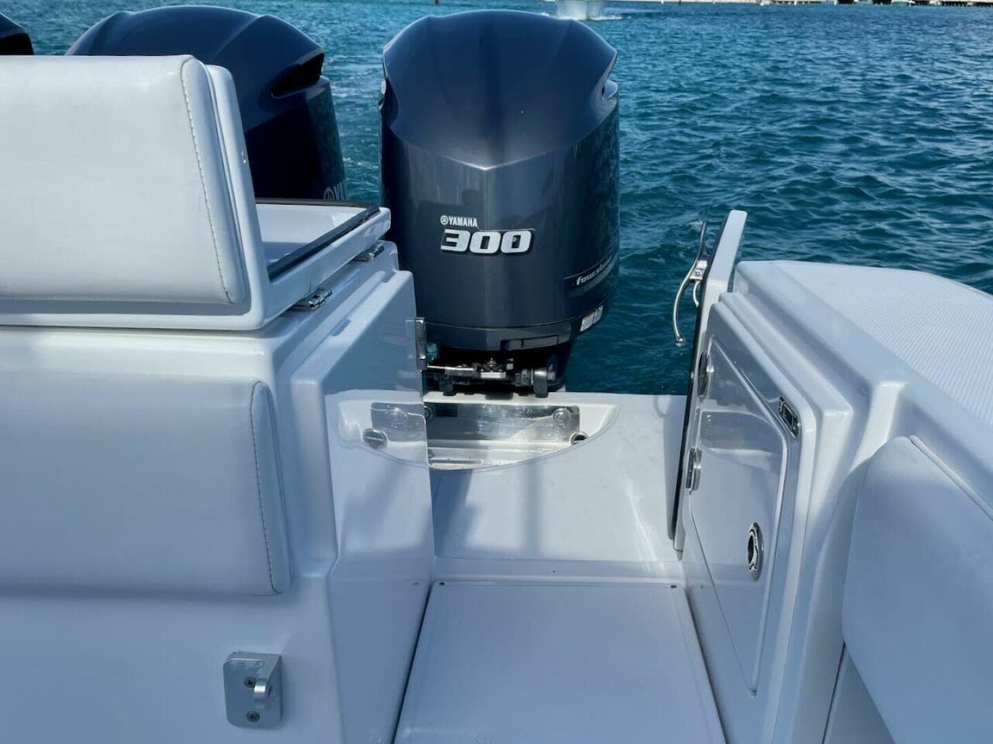 2013 Bahama 37 CC — photo 17