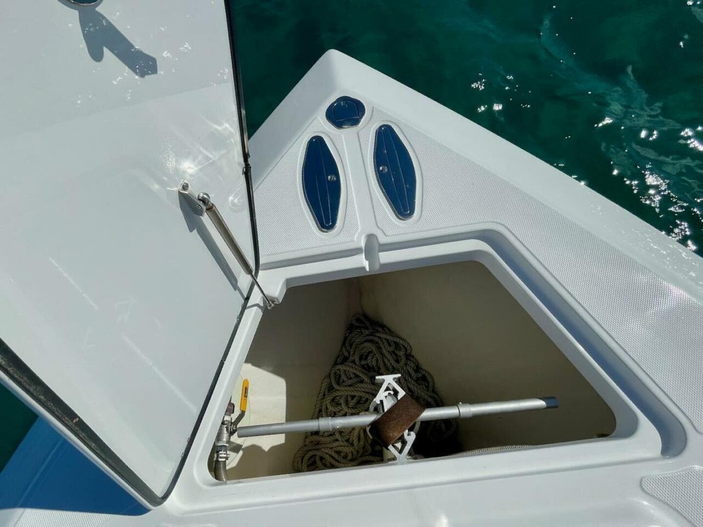 2013 Bahama 37 CC — photo 11