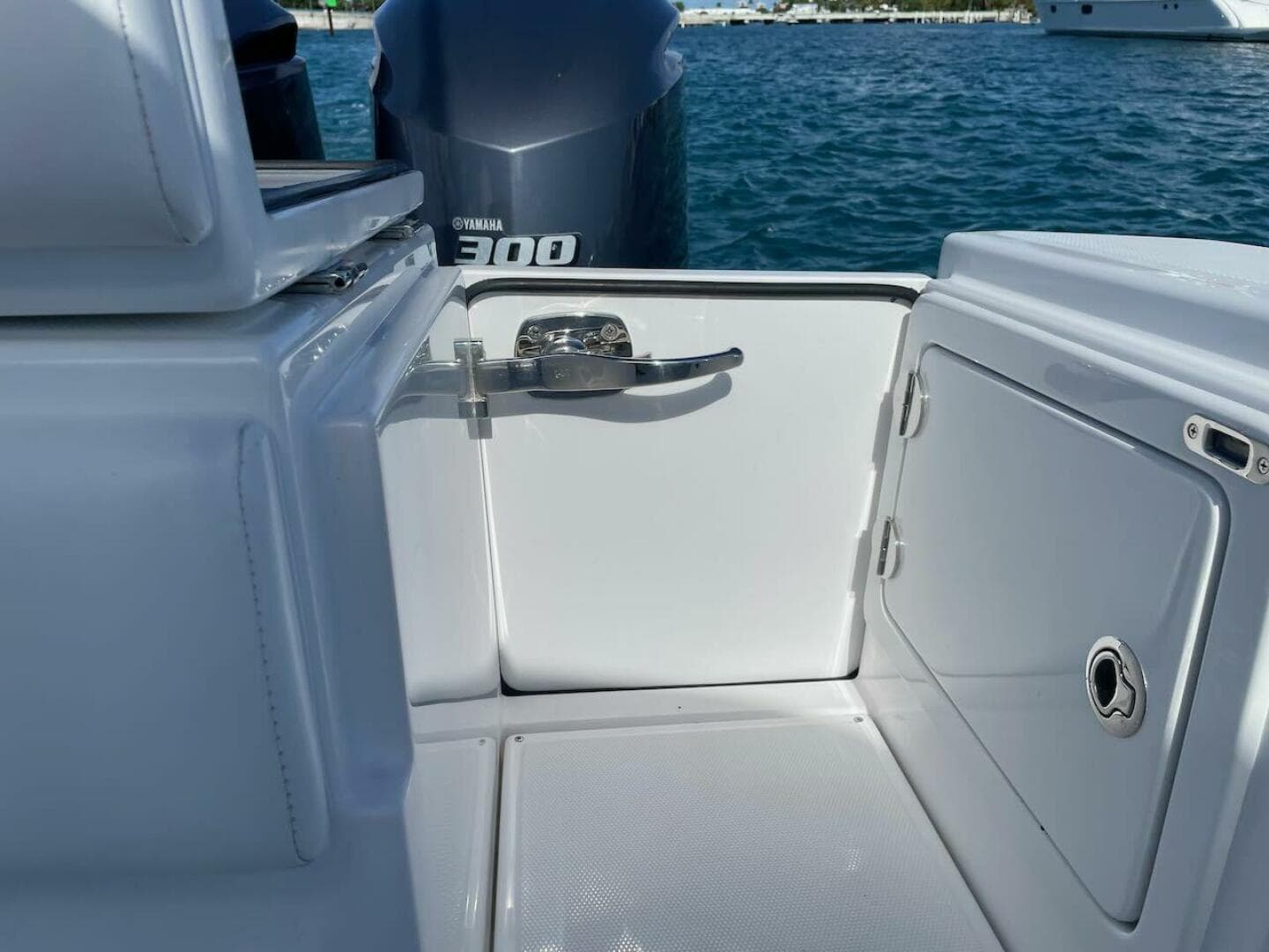 2013 Bahama 37 CC — photo 18