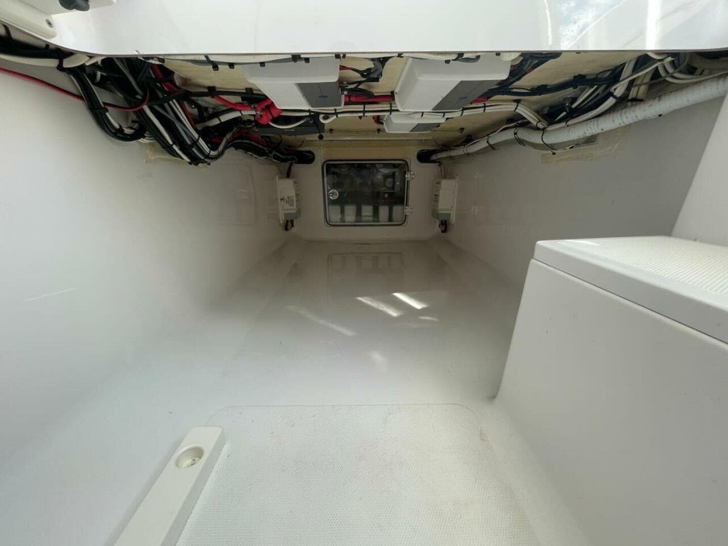 2013 Bahama 37 CC — photo 8