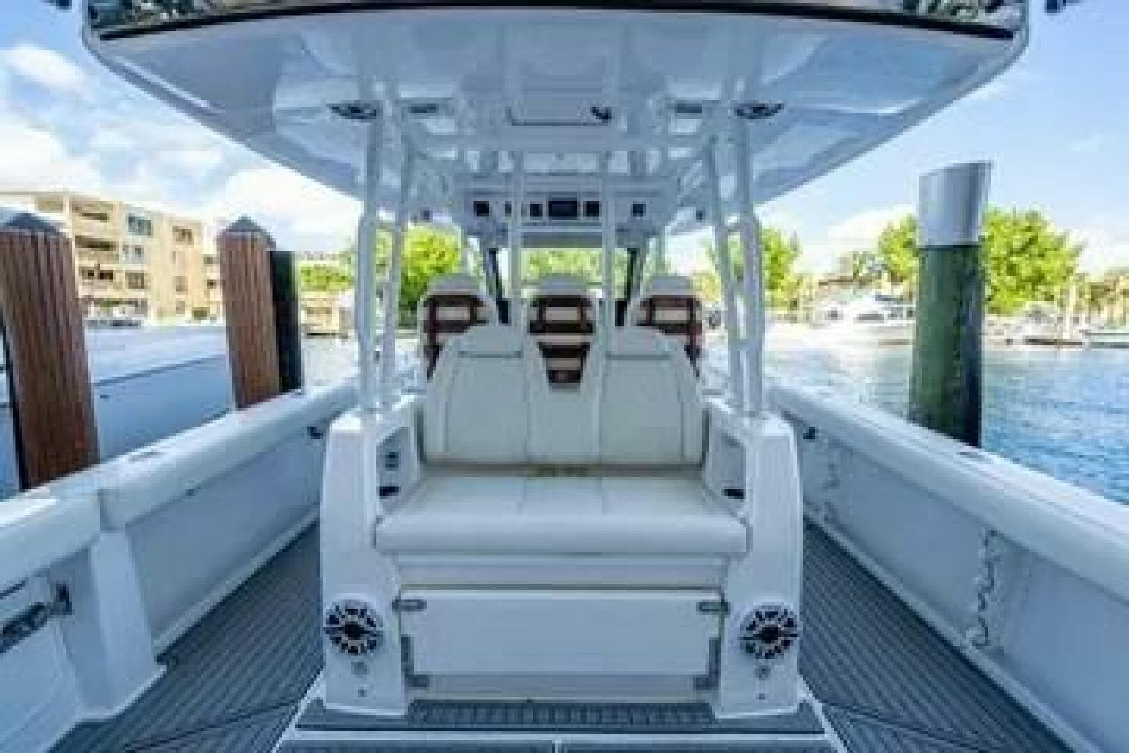 2020 Everglades 395 Center Console — photo 11