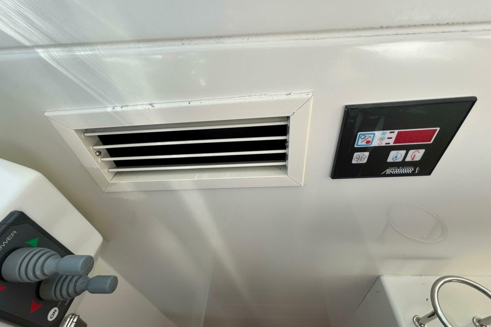 2008 Back Cove 33 — photo 25