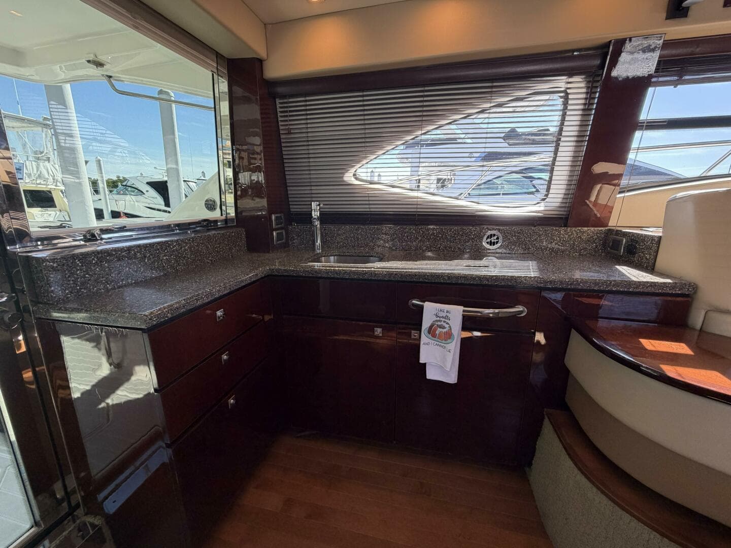 2008 Sea Ray 47 Sedan Bridge — photo 18