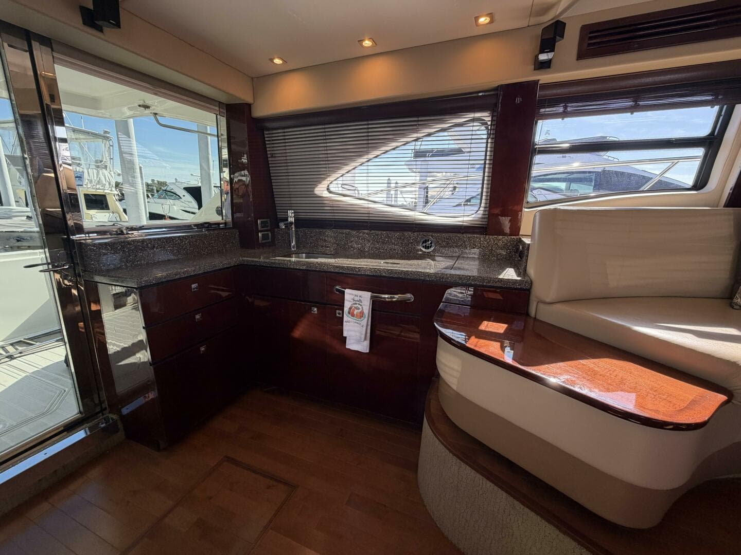2008 Sea Ray 47 Sedan Bridge — photo 17