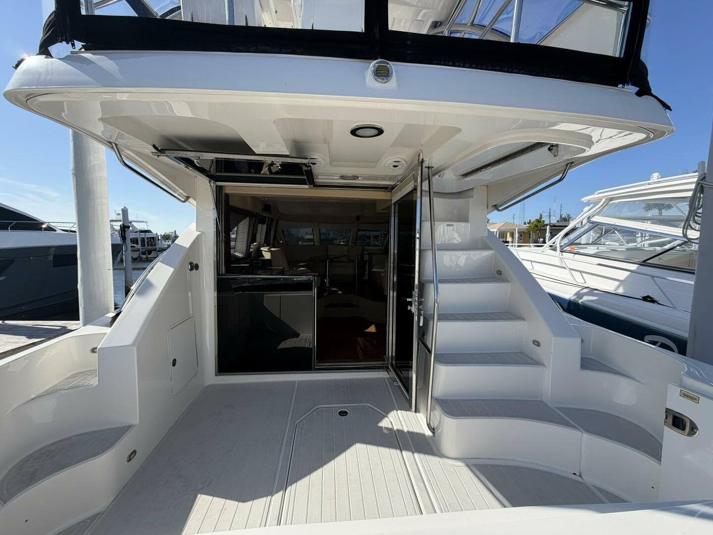 2008 Sea Ray 47 Sedan Bridge — photo 3