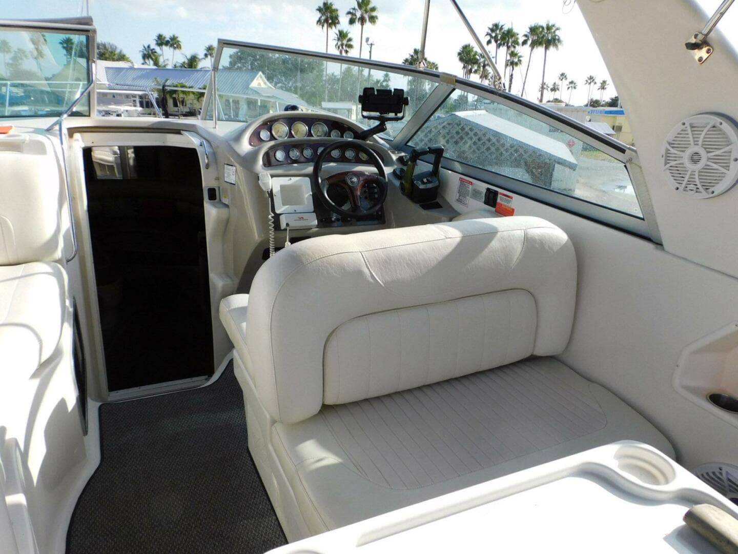 2006 Monterey 302 Sport Cruiser — photo 19
