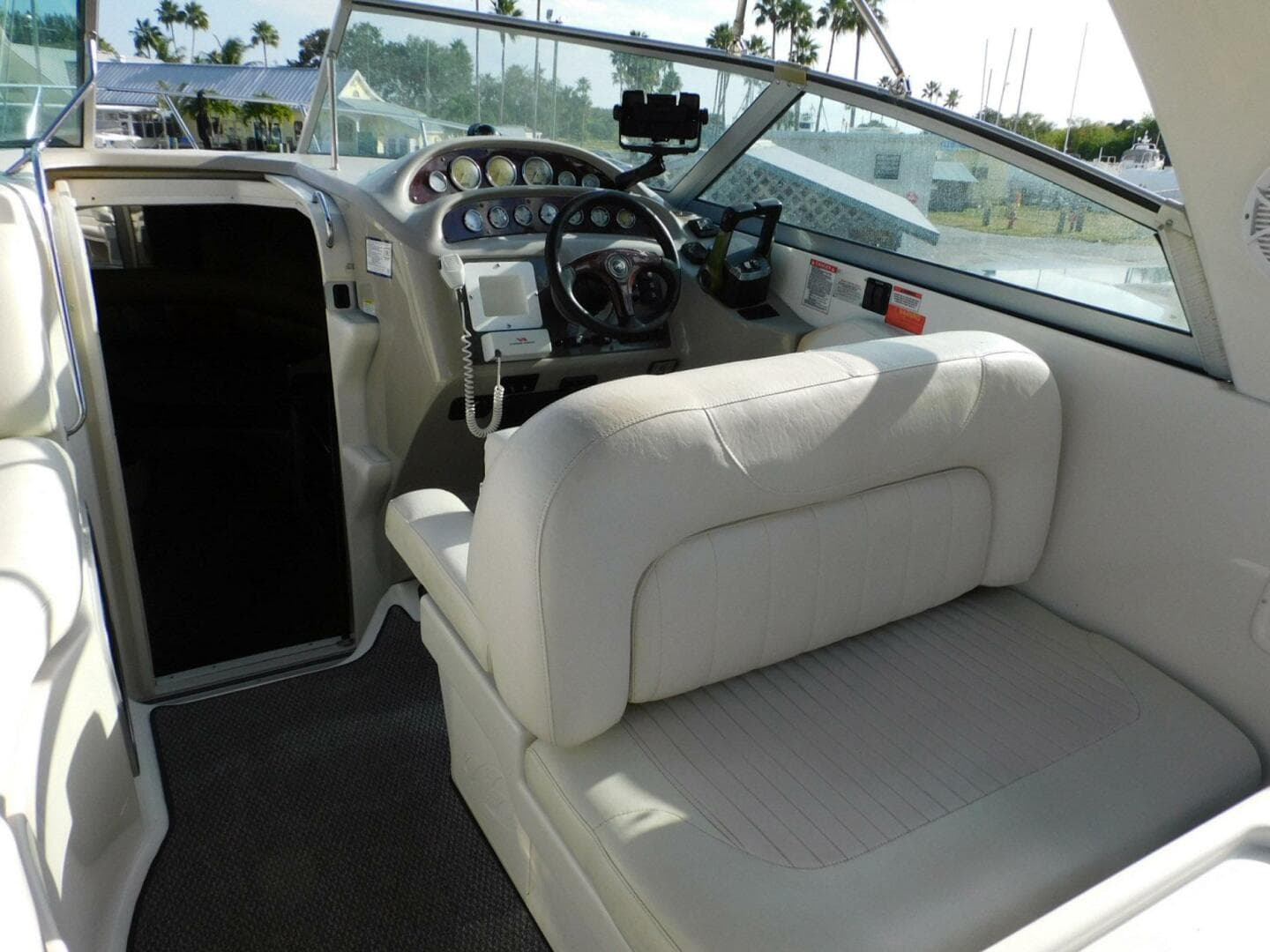 2006 Monterey 302 Sport Cruiser — photo 18