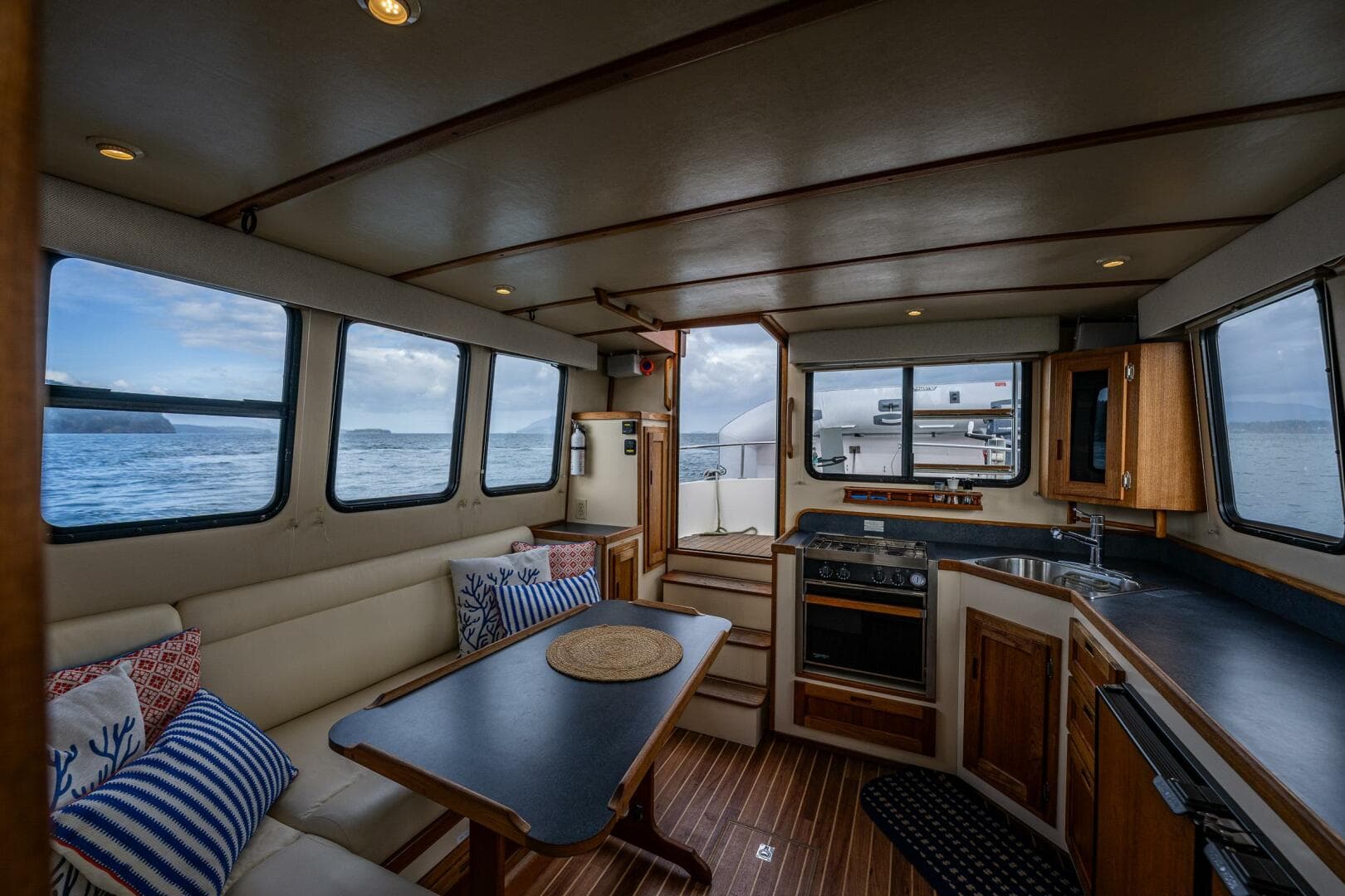 1999 Nordic Tugs 32 — photo 25