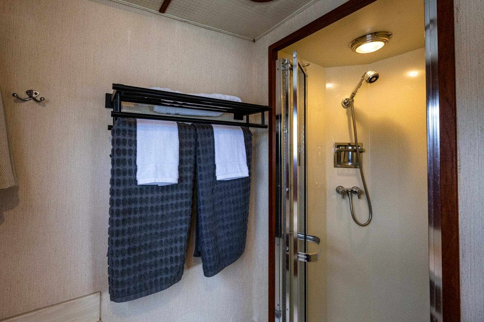 1991 Tollycraft 48 — photo 48