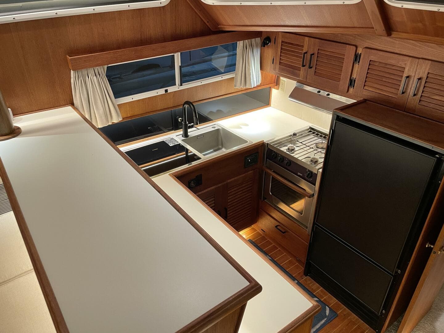 1991 Tollycraft 48 — photo 28