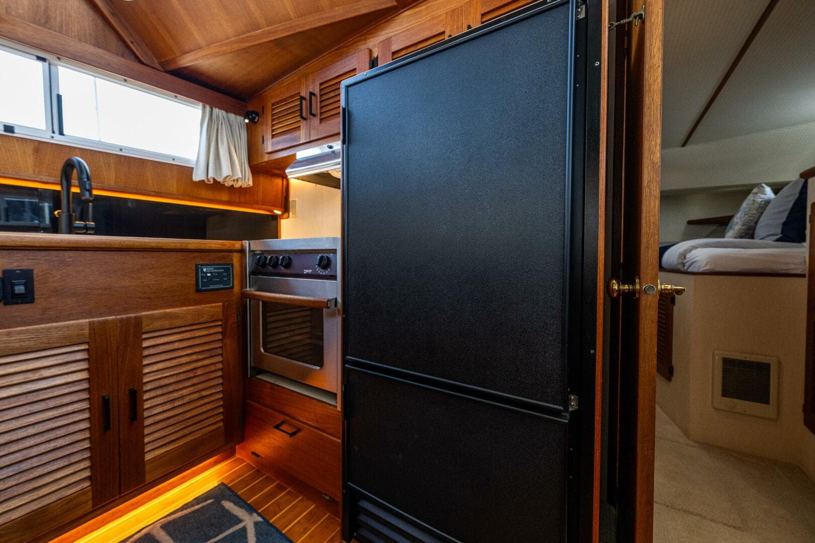 1991 Tollycraft 48 — photo 31