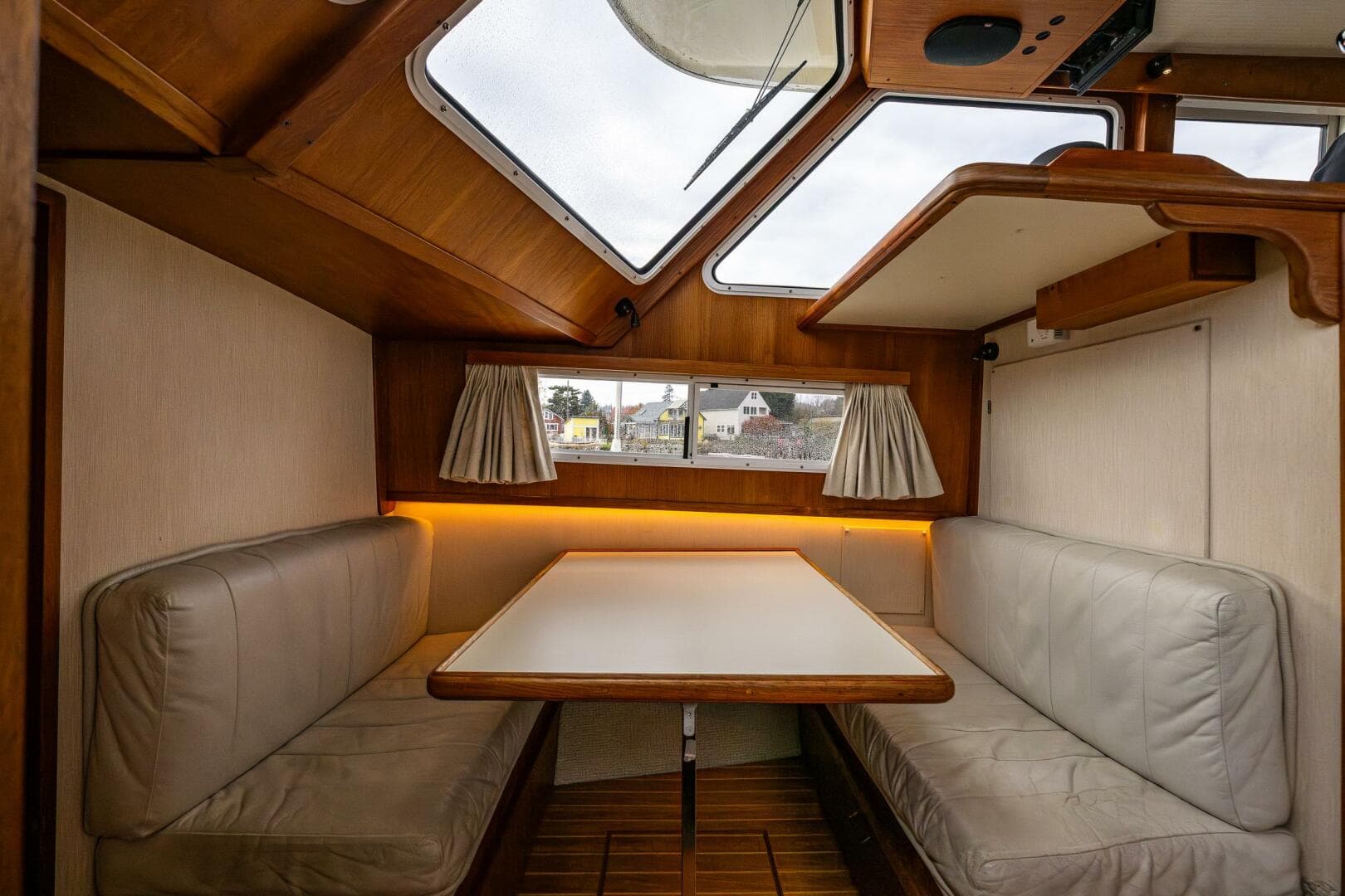 1991 Tollycraft 48 — photo 35