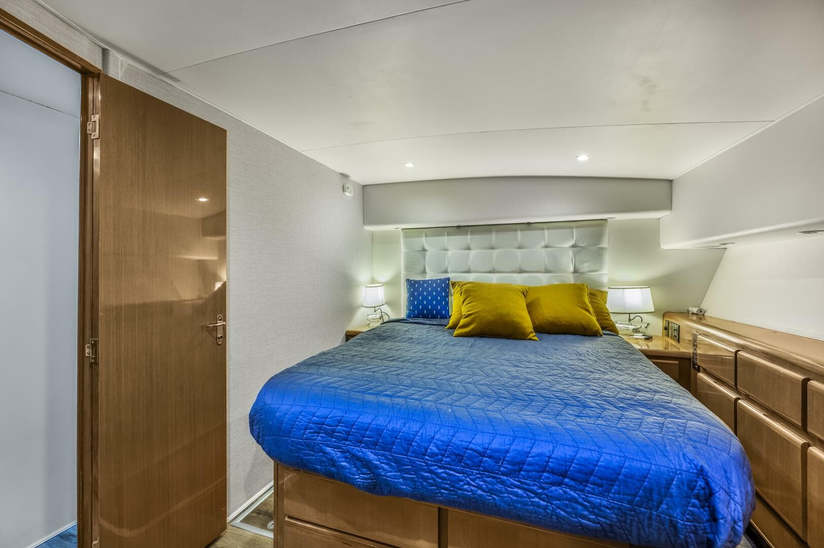 1999 Viking 58 Enclosed Flybridge — photo 31