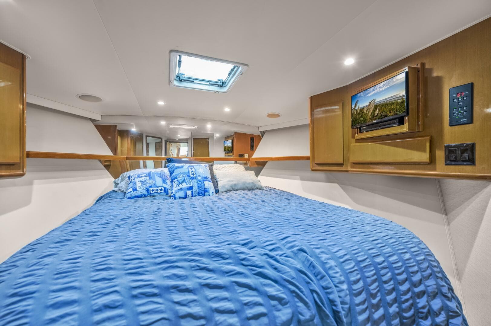 1999 Viking 58 Enclosed Flybridge — photo 35