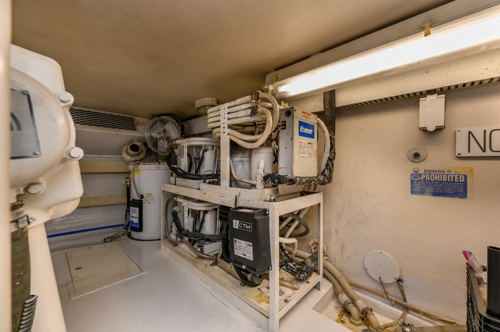 1999 Viking 58 Enclosed Flybridge — photo 42