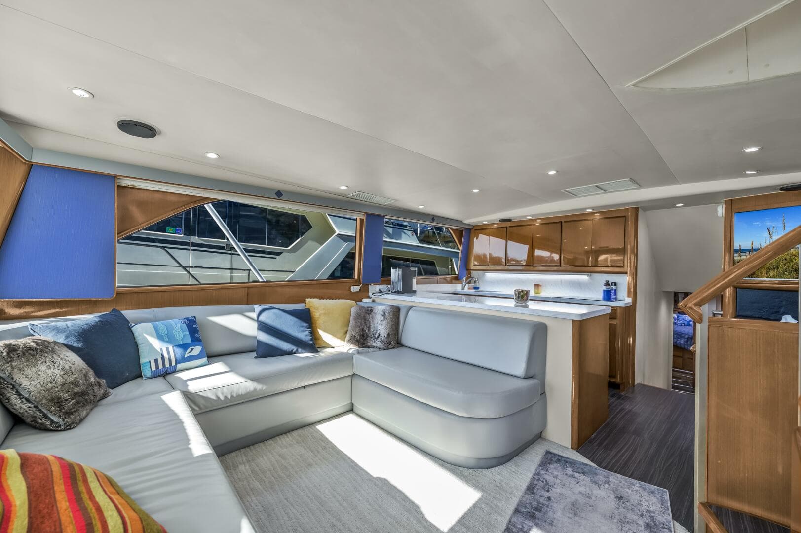 1999 Viking 58 Enclosed Flybridge — photo 12