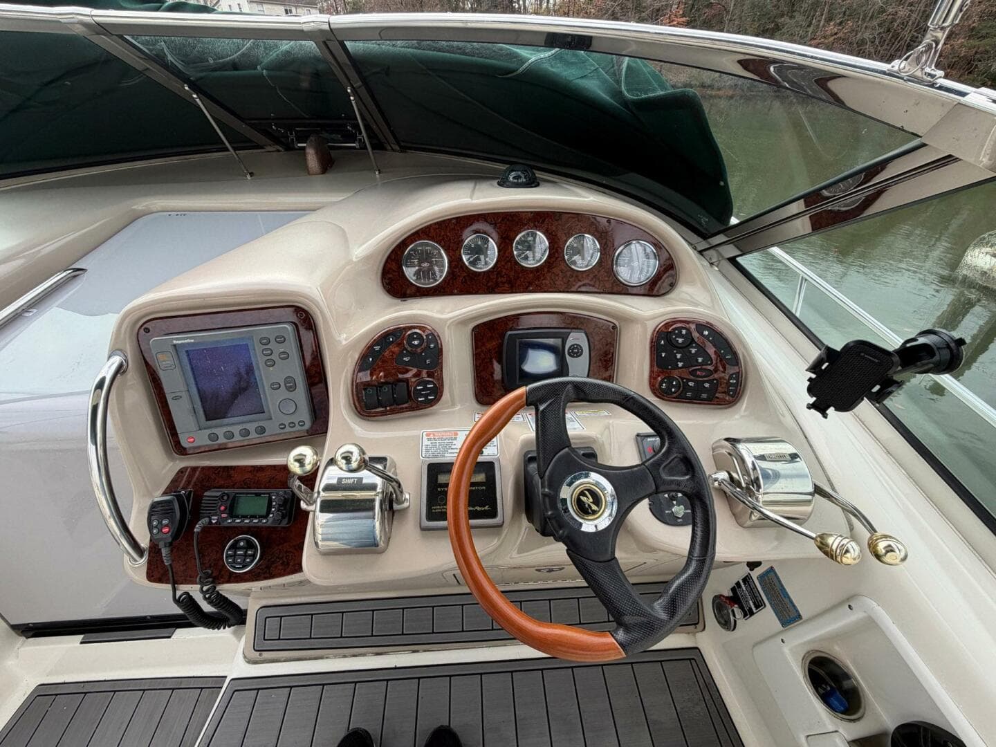 2004 Sea Ray 340 Sundancer — photo 10