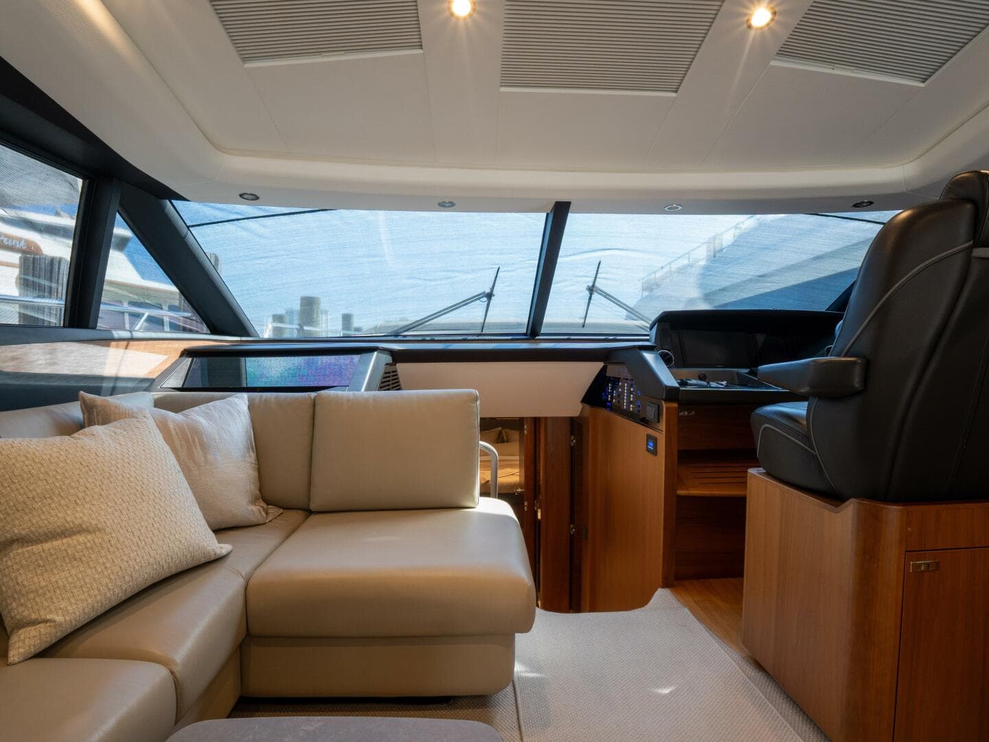 2020 Princess S66 — photo 27