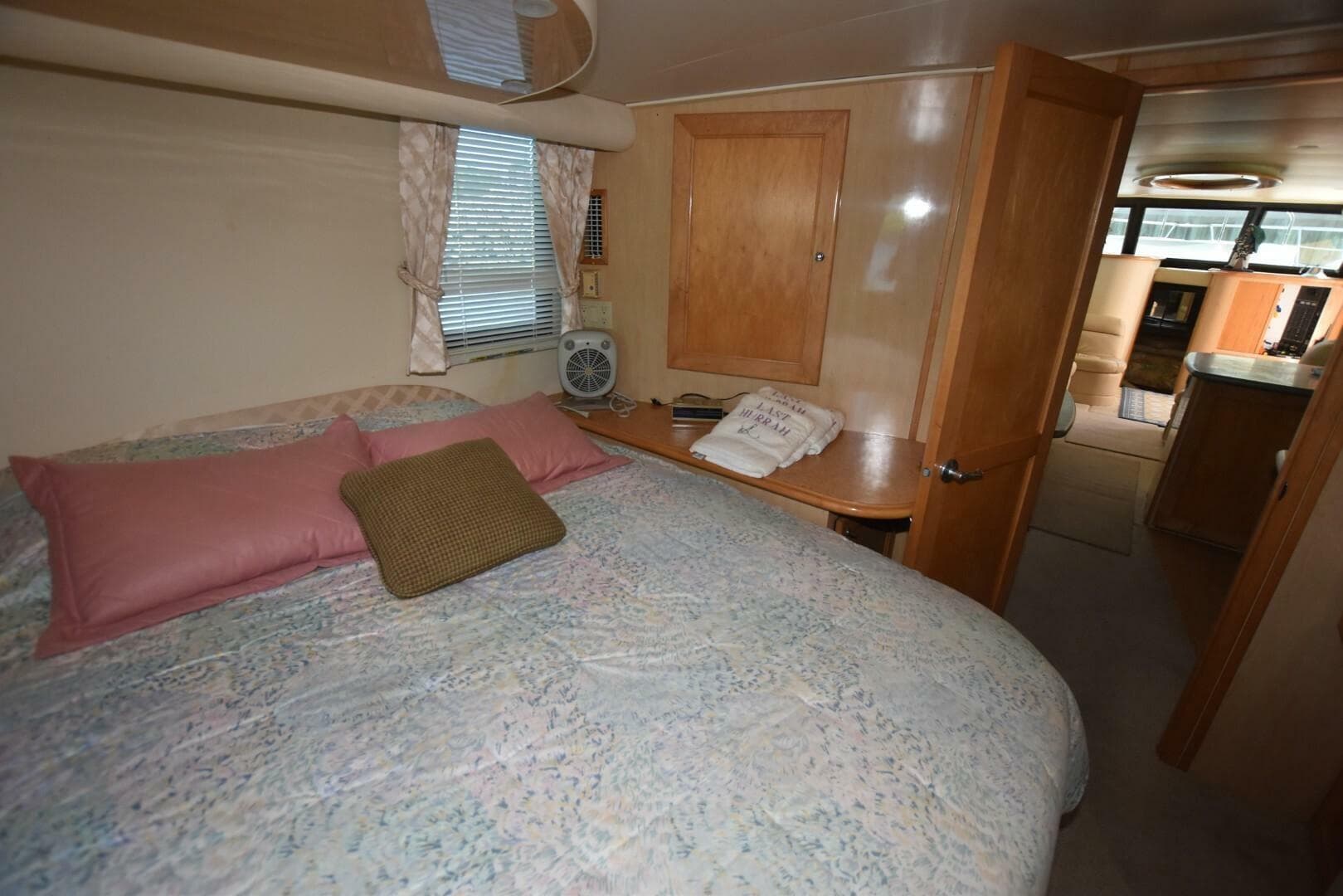 2005 Bluewater 5200 — photo 17