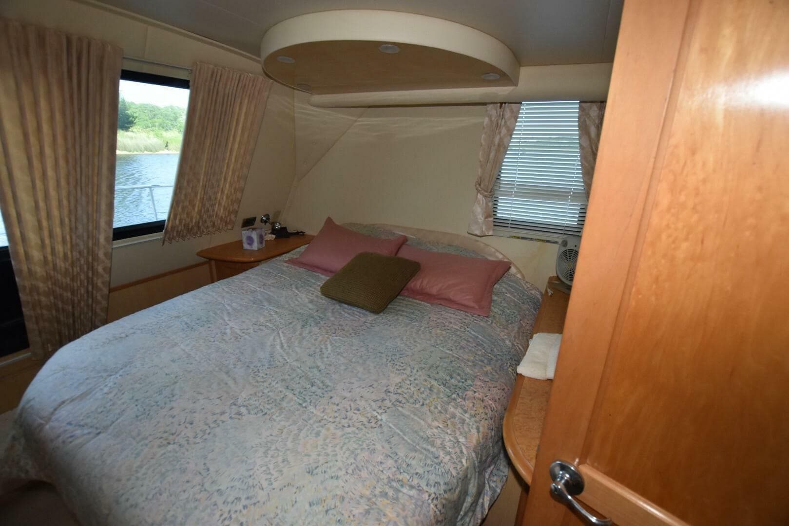2005 Bluewater 5200 — photo 16
