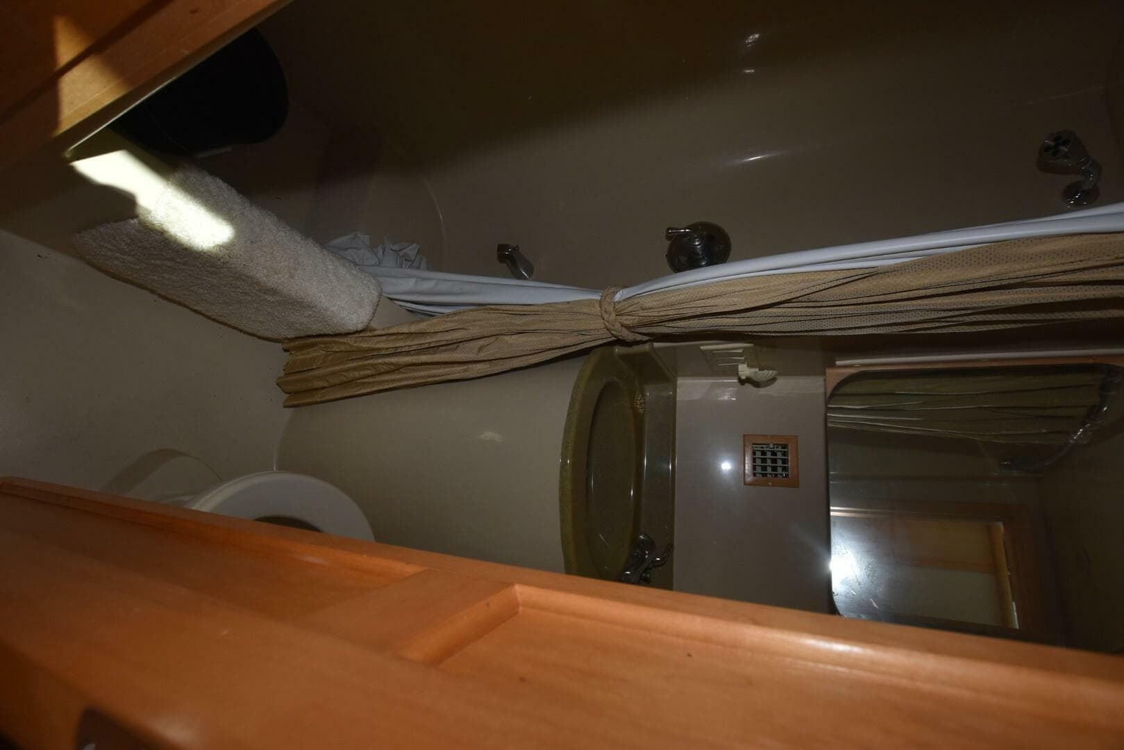 2005 Bluewater 5200 — photo 11