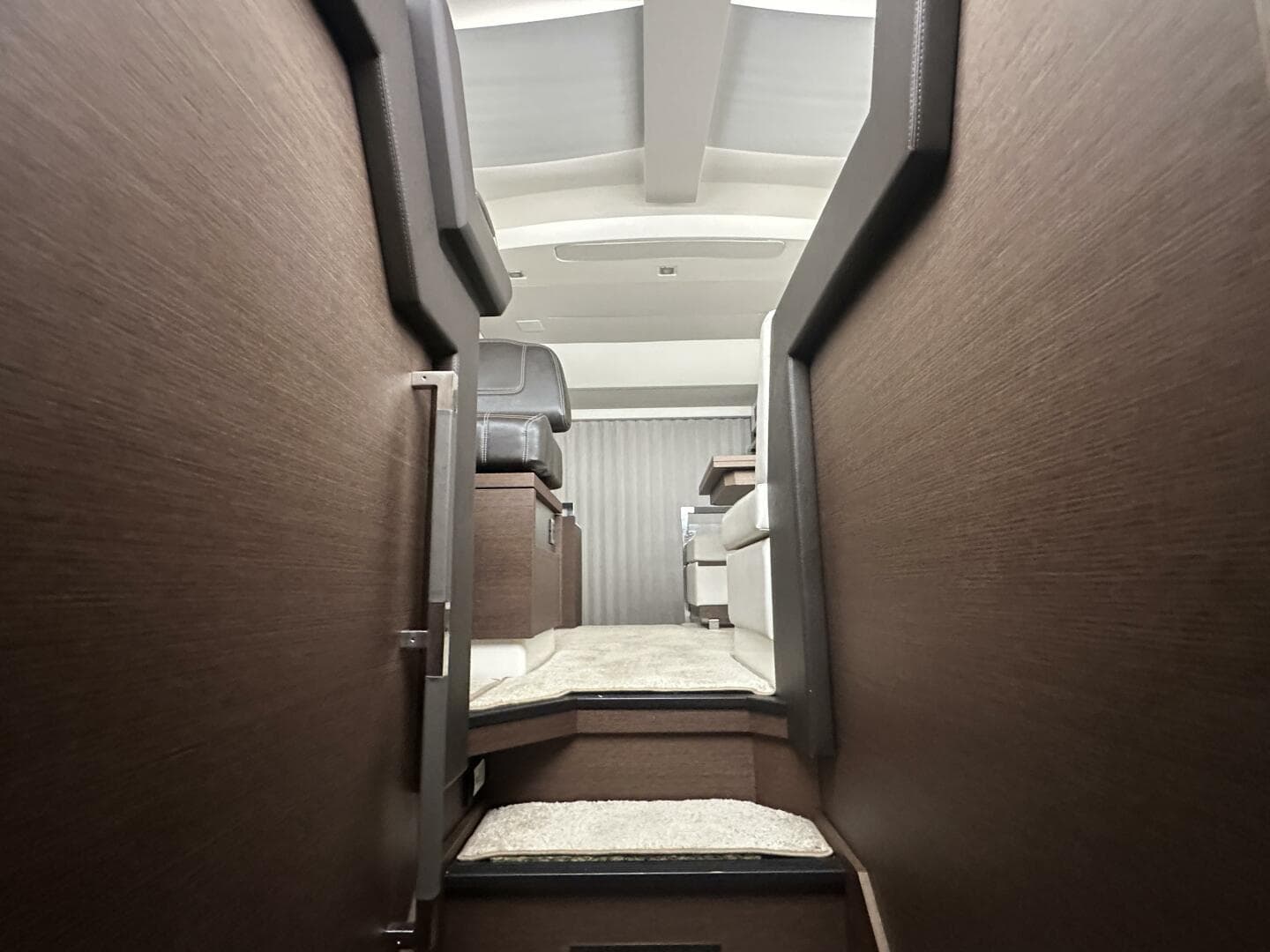 2020 Prestige 460S — photo 29