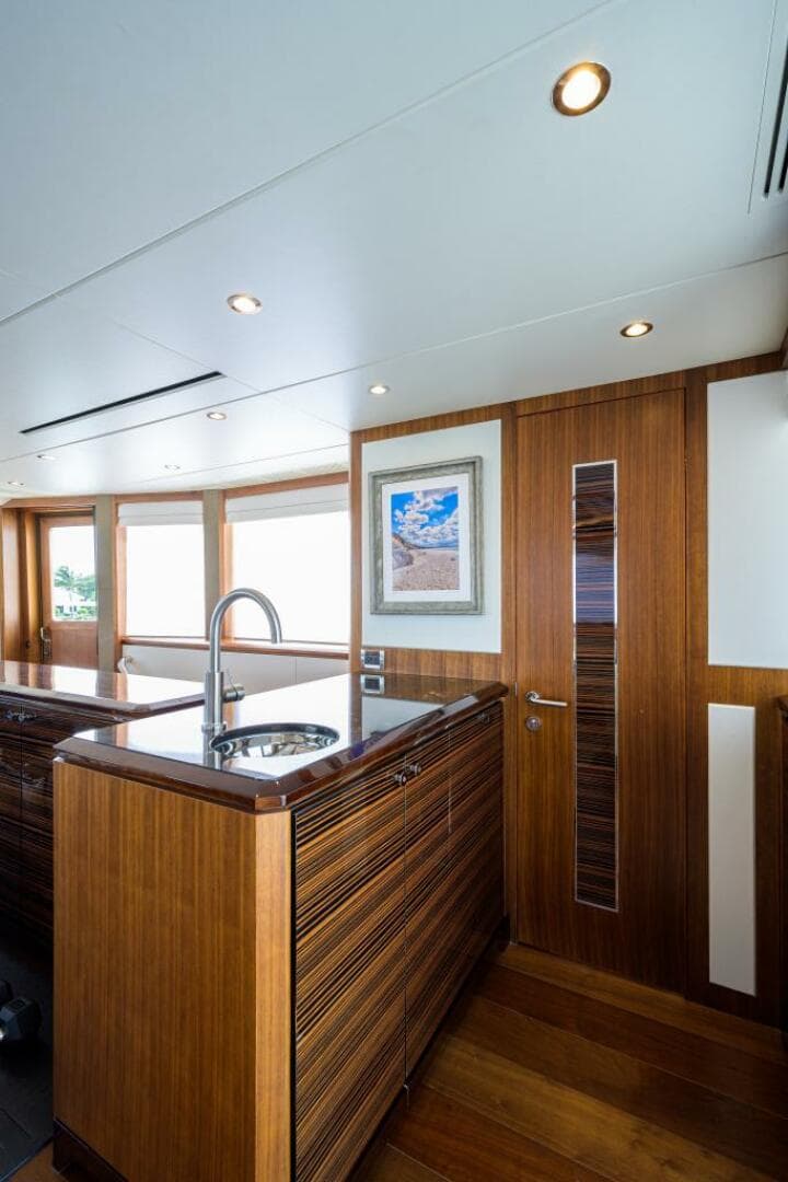 2019 Ocean Alexander 100 — photo 21