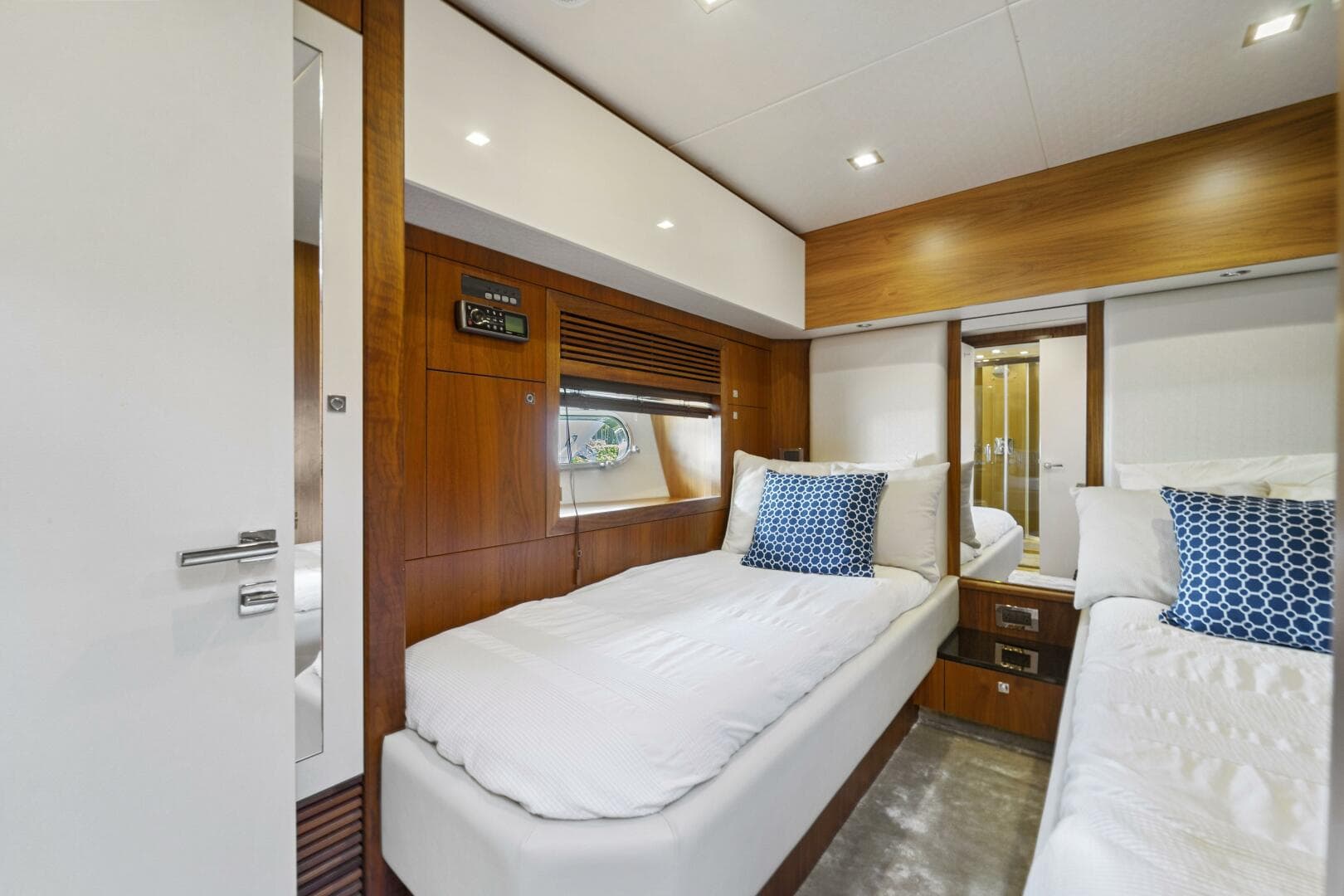 2013 Sunseeker Predator 84 — photo 29