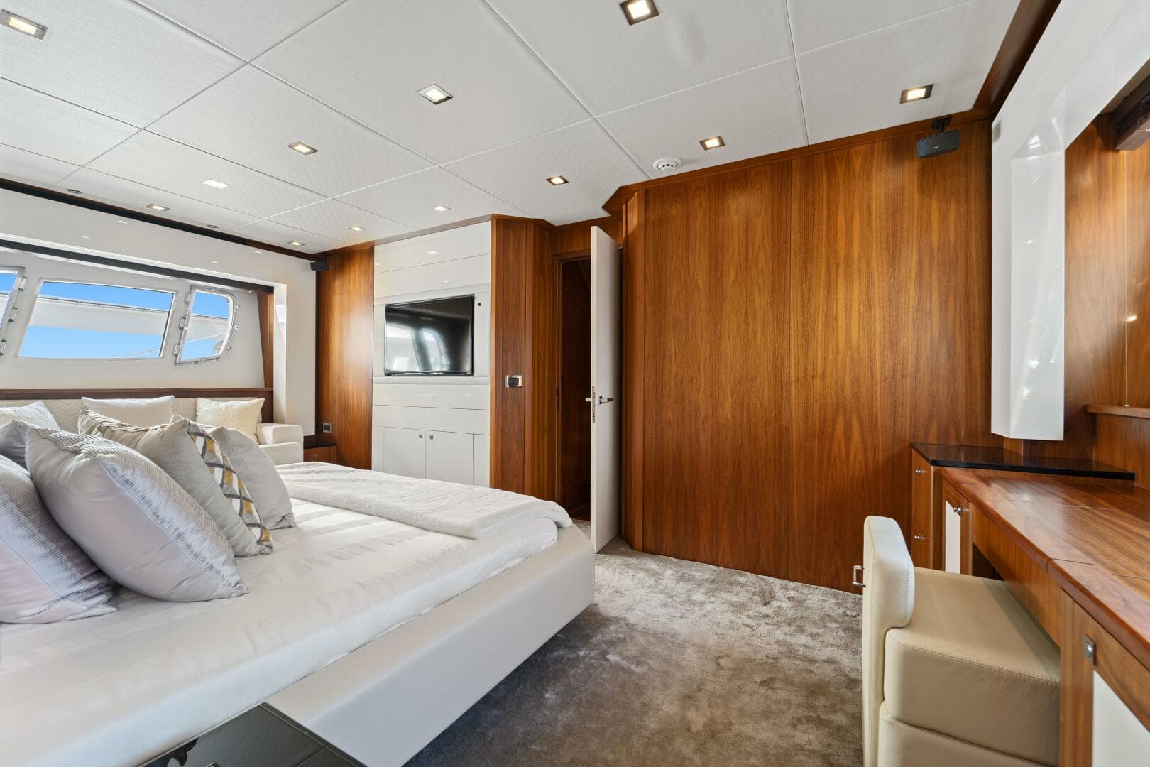 2013 Sunseeker Predator 84 — photo 25