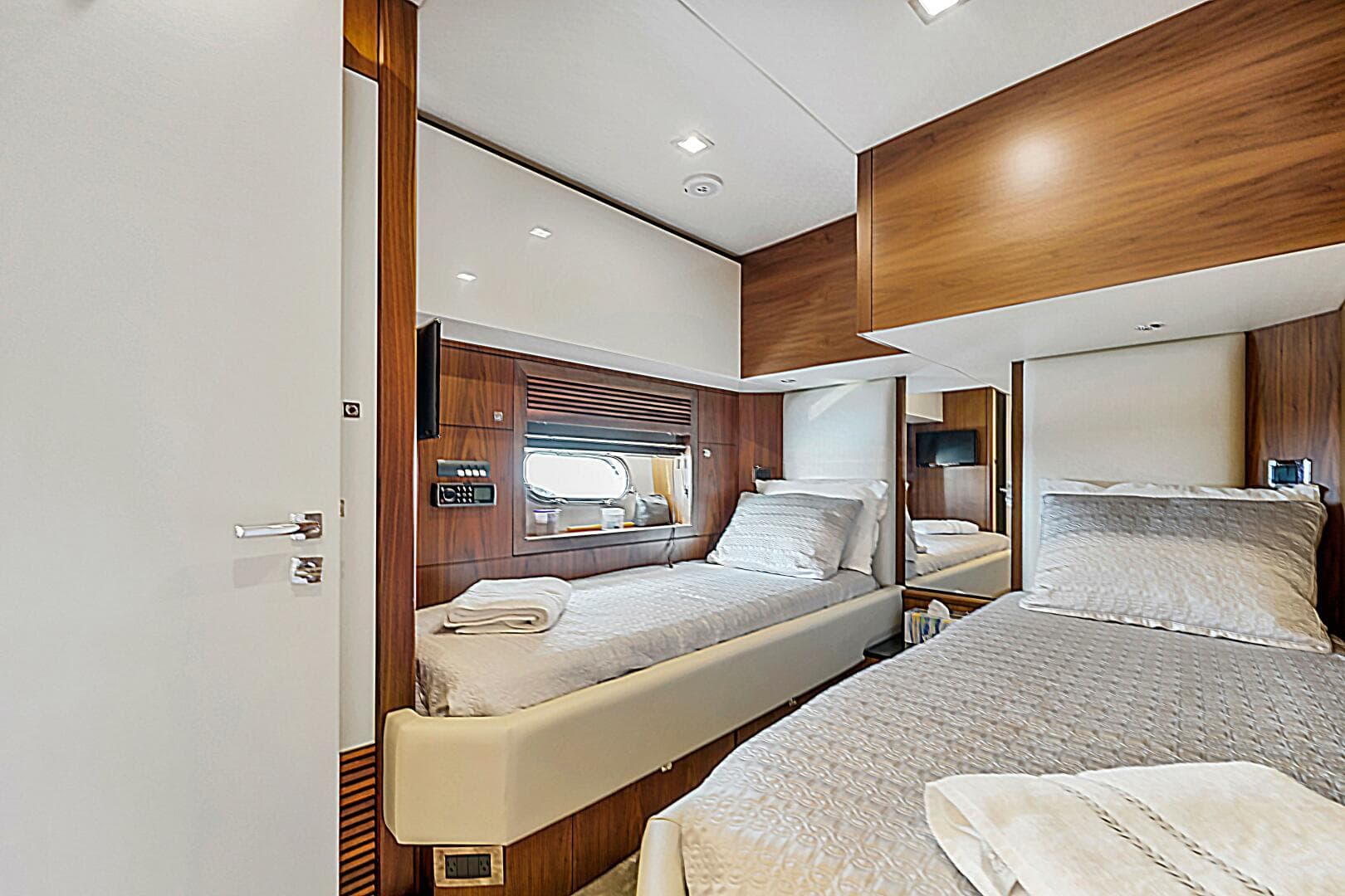 2013 Sunseeker Predator 84 — photo 33