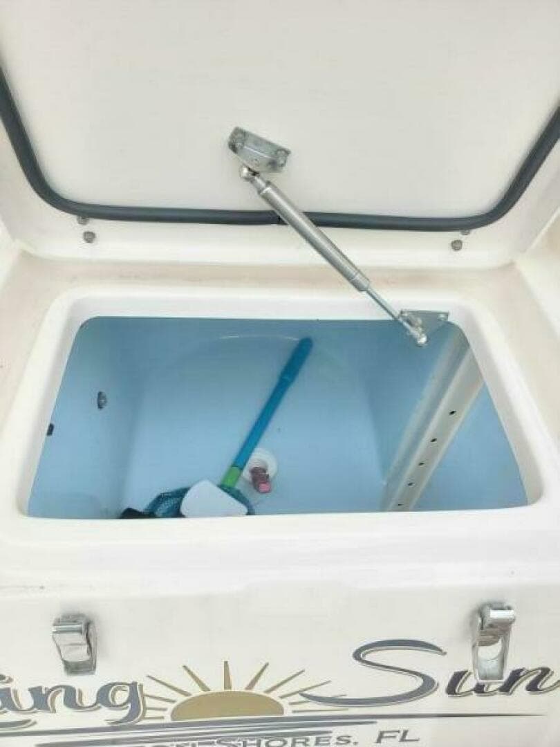 2018 Grady-White 330 Express — photo 8