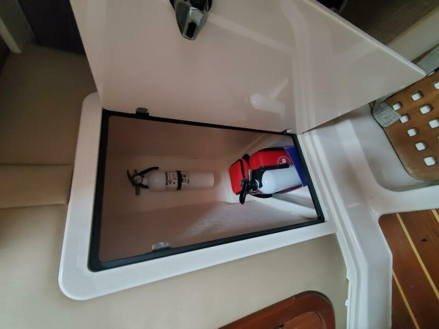 2018 Grady-White 330 Express — photo 67