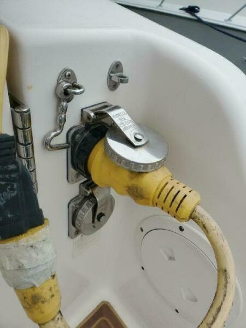 2018 Grady-White 330 Express — photo 36