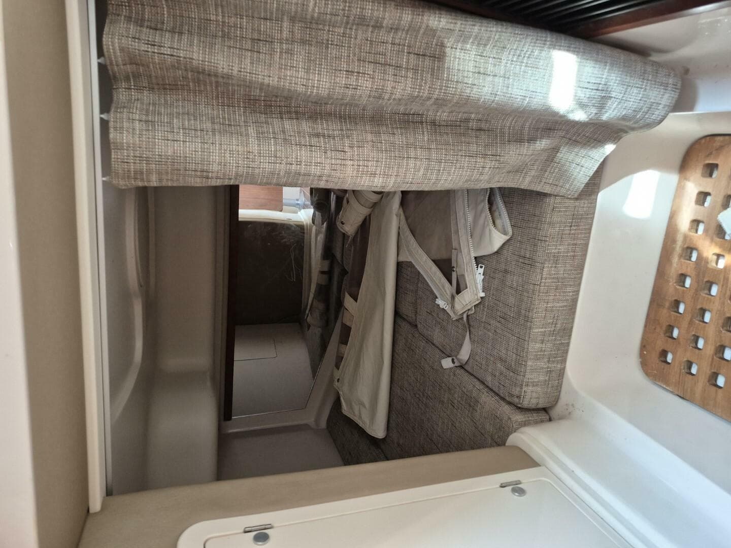 2018 Grady-White 330 Express — photo 81