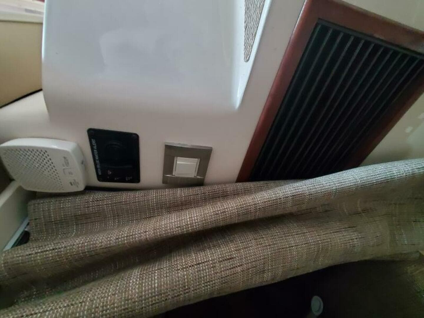 2018 Grady-White 330 Express — photo 66