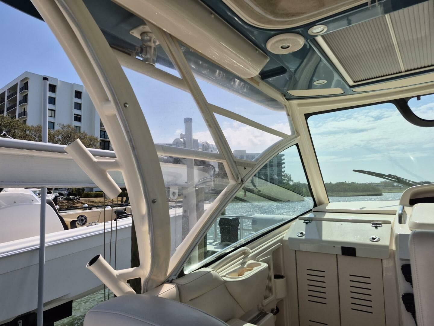 2018 Grady-White 330 Express — photo 91