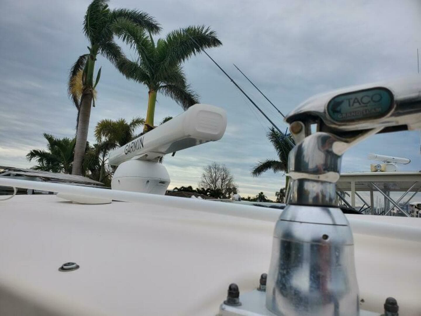 2018 Grady-White 330 Express — photo 32