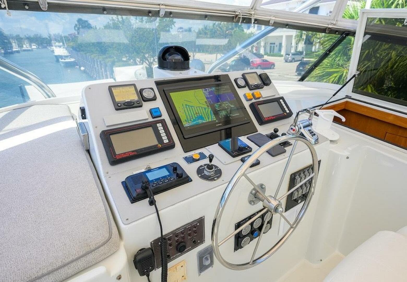 1998 Hatteras 70 Cockpit — photo 26