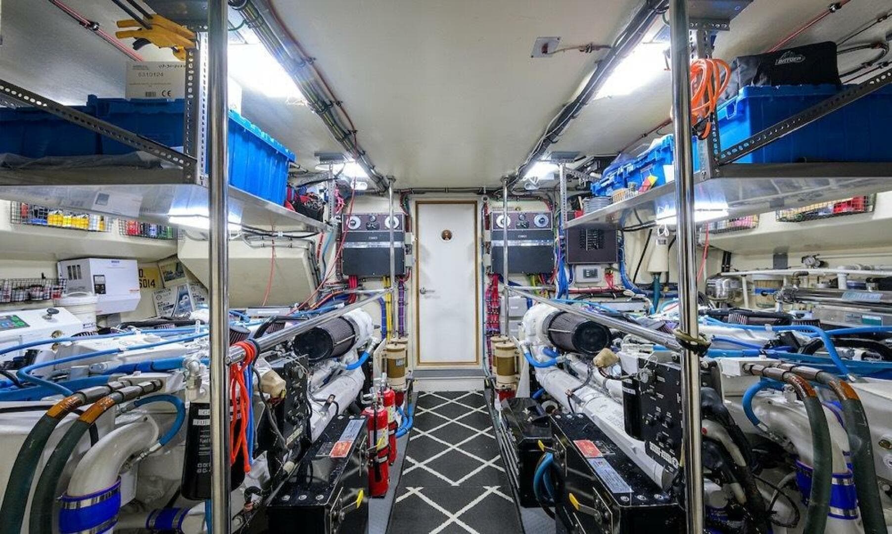 1998 Hatteras 70 Cockpit — photo 43