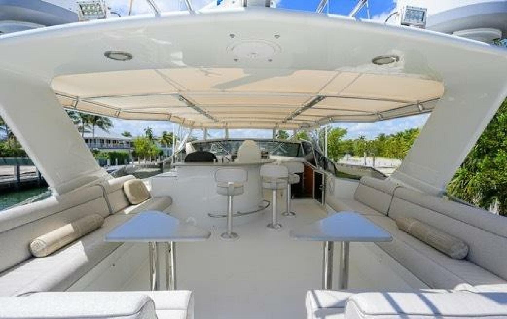 1998 Hatteras 70 Cockpit — photo 29