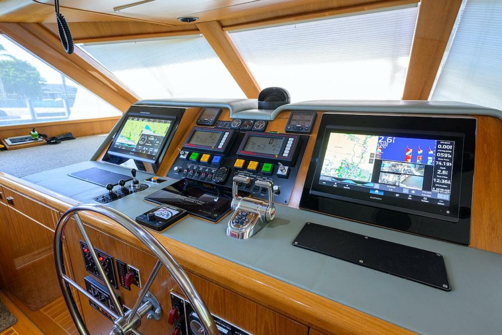 1998 Hatteras 70 Cockpit — photo 22