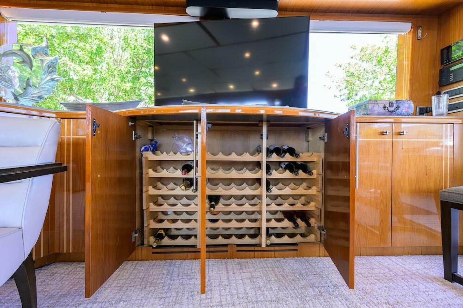 1998 Hatteras 70 Cockpit — photo 9