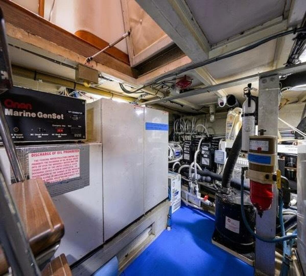 1998 Hatteras 70 Cockpit — photo 45