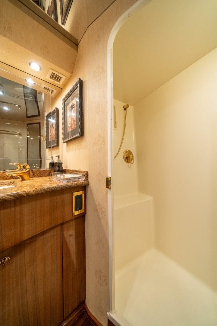 2006 Viking 68 Convertible — photo 34