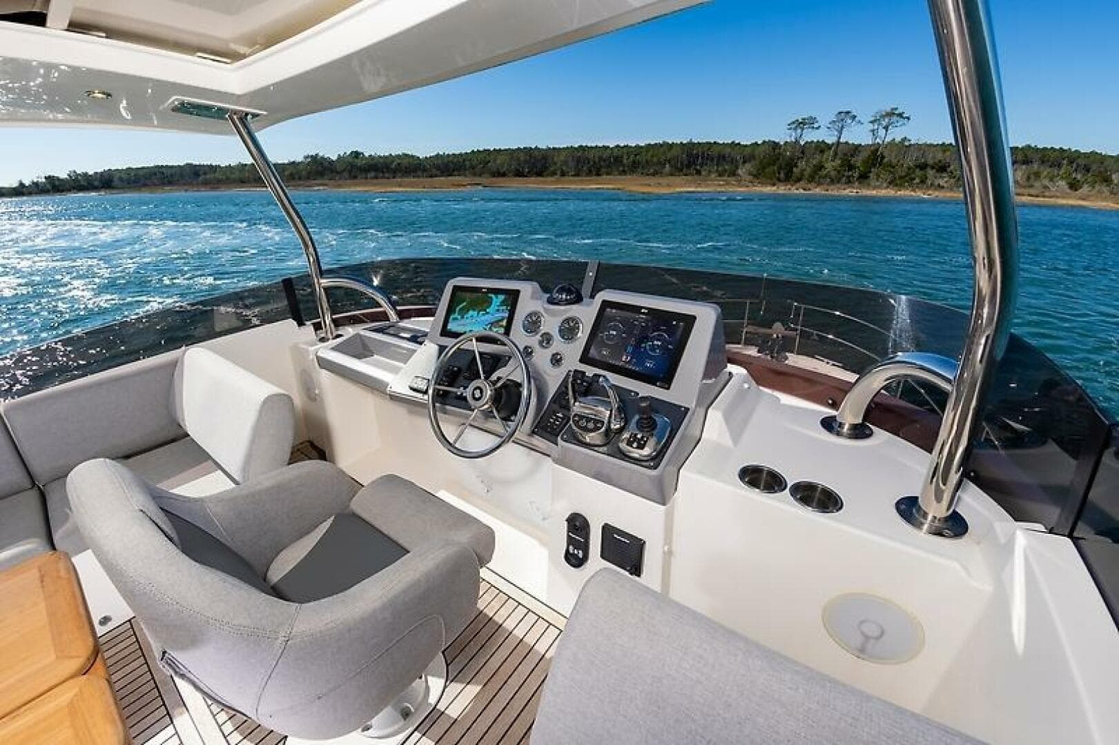 2022 Beneteau Swift Trawler — photo 16