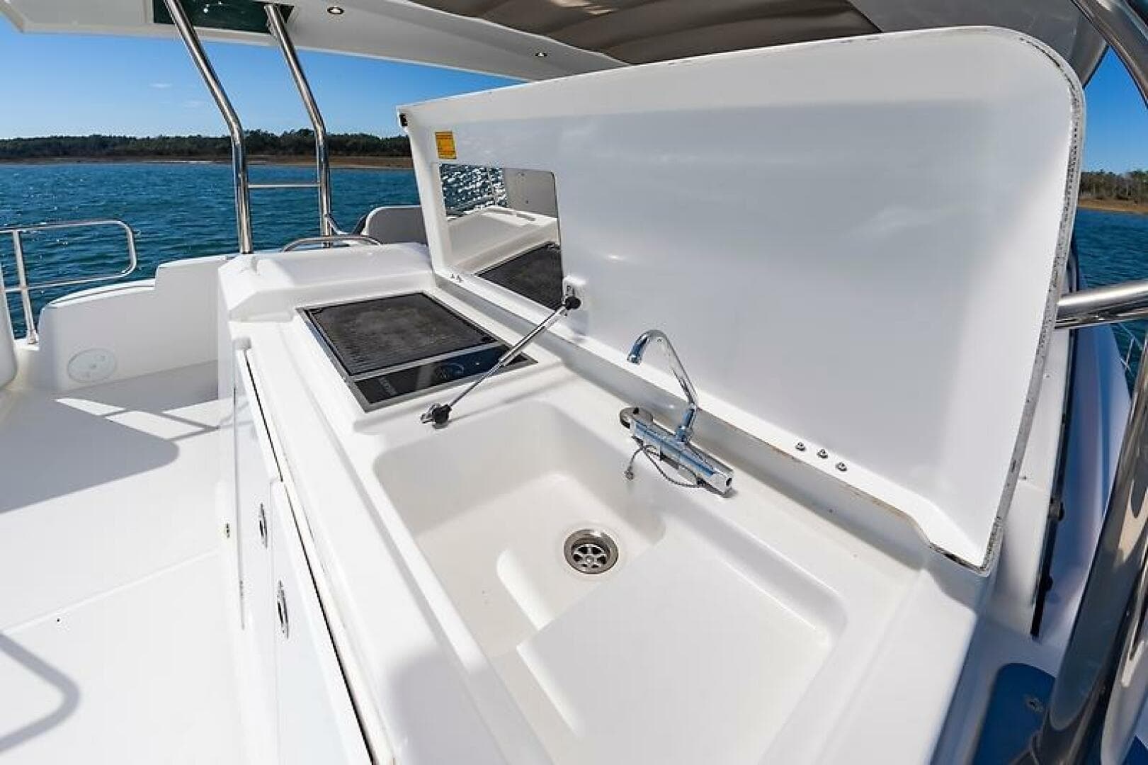 2022 Beneteau Swift Trawler — photo 14
